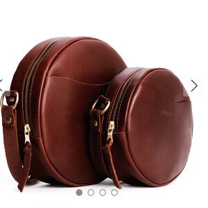 Portland Leather Goods Large Circle cross body bag in Grizzly